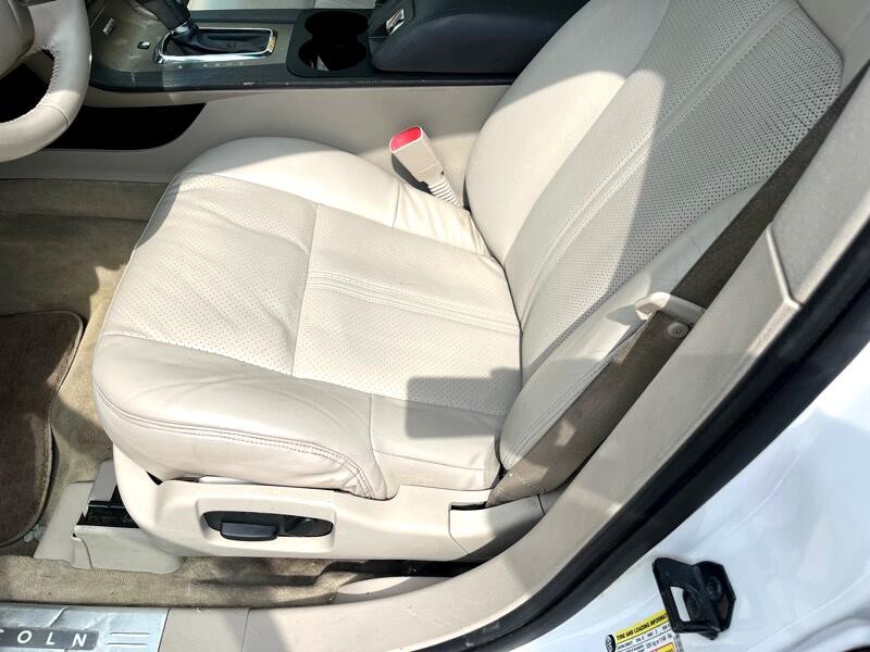 2010 Lincoln MKT Image 16