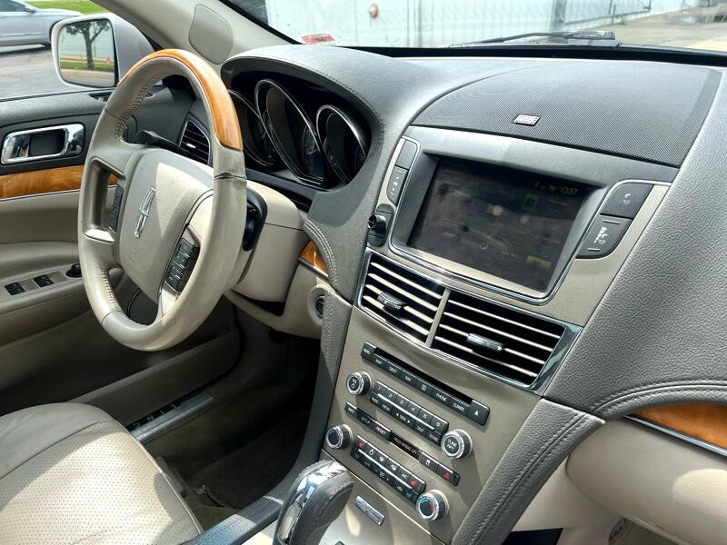 2010 Lincoln MKT Image 21