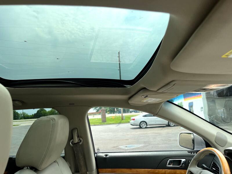 2010 Lincoln MKT Image 22