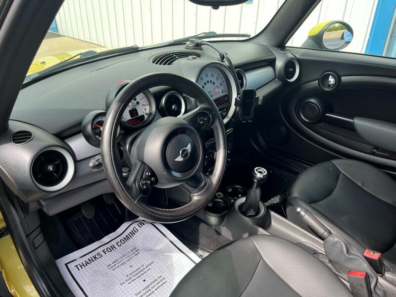 2011 MINI Cooper Image 10