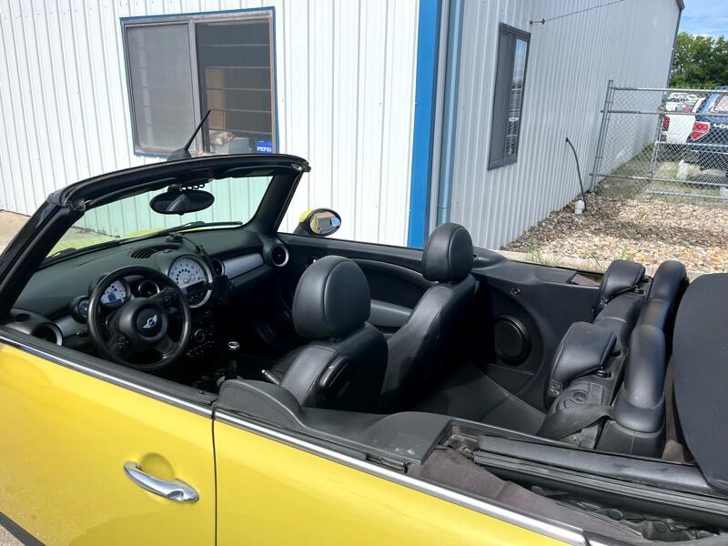 2011 MINI Cooper Image 18