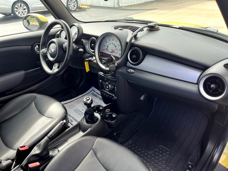 2011 MINI Cooper Image 19