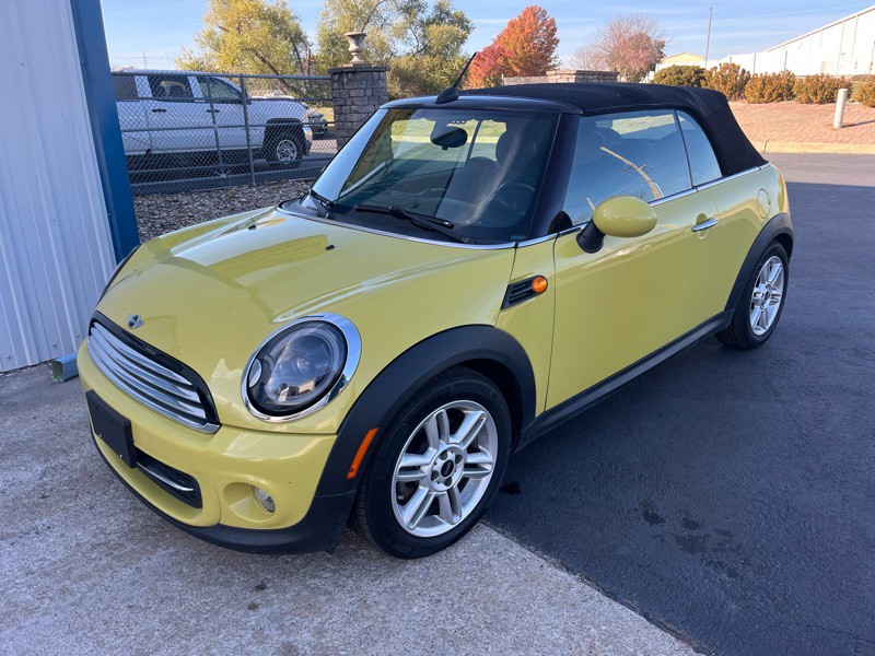2011 MINI Cooper Image 2