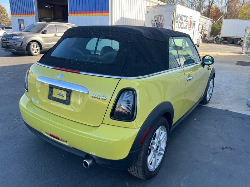 2011 MINI Cooper Image 5