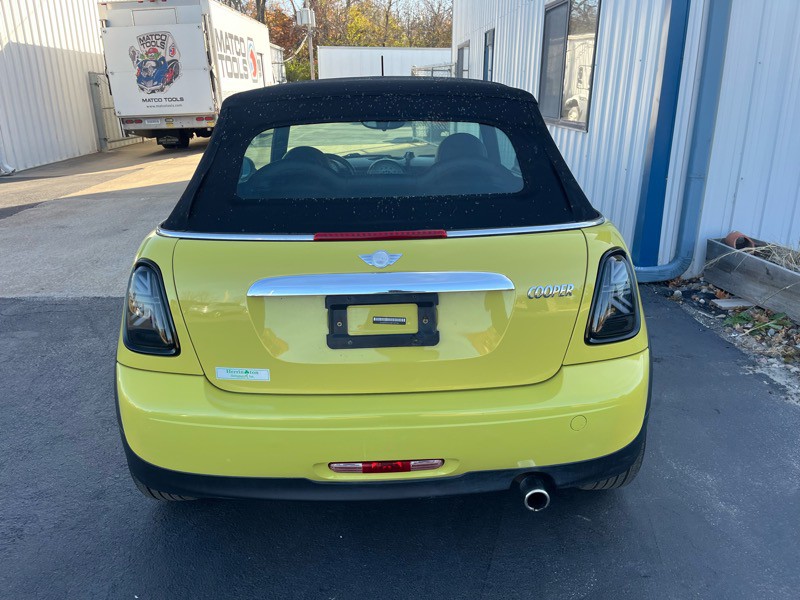 2011 MINI Cooper Image 6