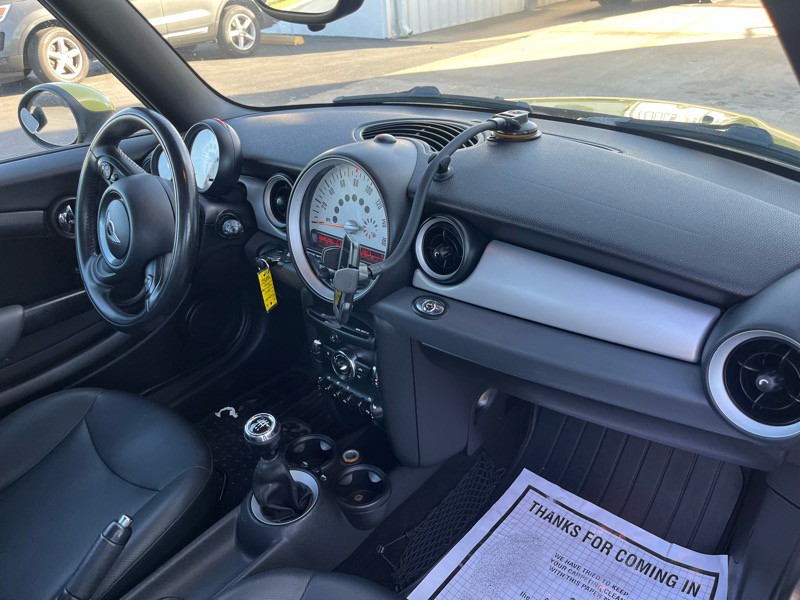 2011 MINI Cooper Image 8