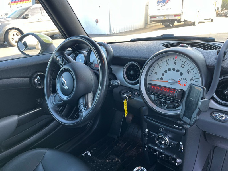 2011 MINI Cooper Image 10
