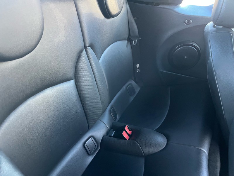 2011 MINI Cooper Image 11