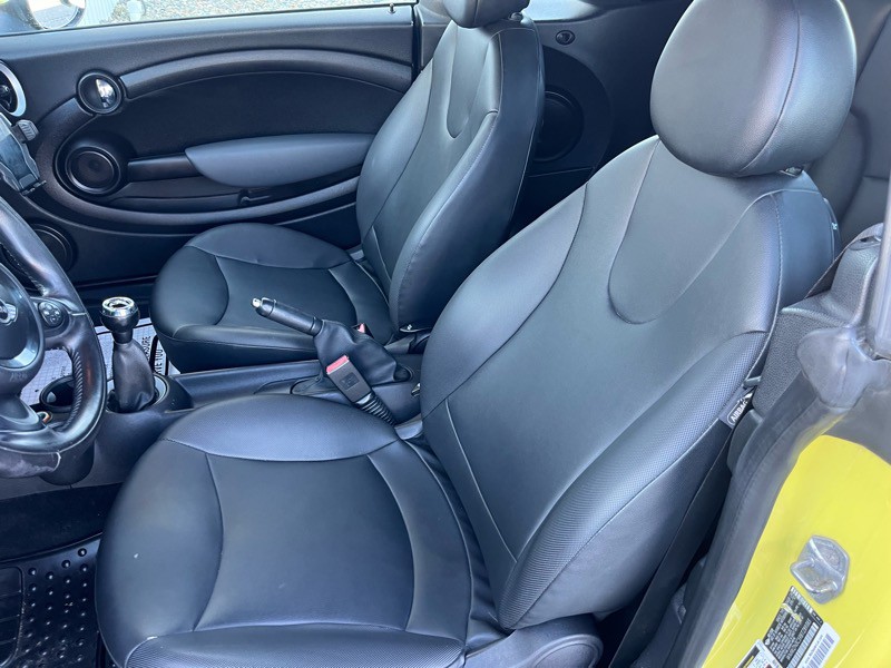 2011 MINI Cooper Image 12