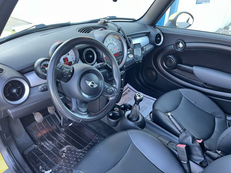 2011 MINI Cooper Image 13
