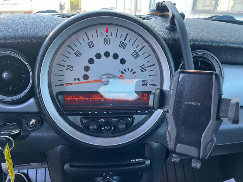 2011 MINI Cooper Image 14