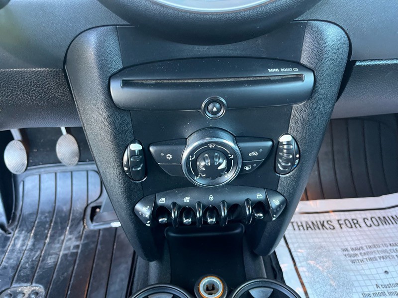 2011 MINI Cooper Image 15