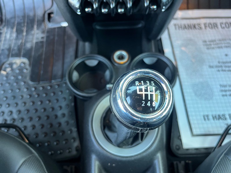 2011 MINI Cooper Image 16