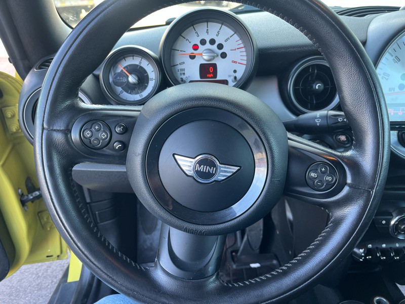 2011 MINI Cooper Image 18