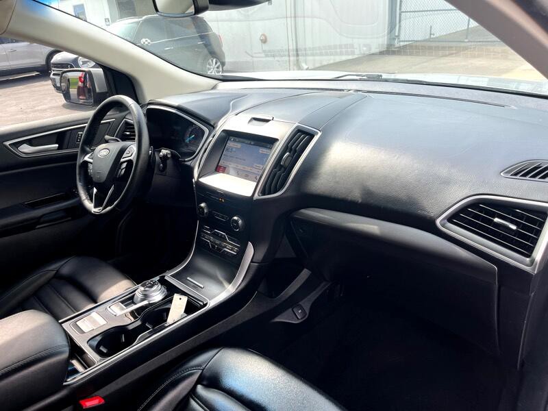 2019 Ford Edge Image 9