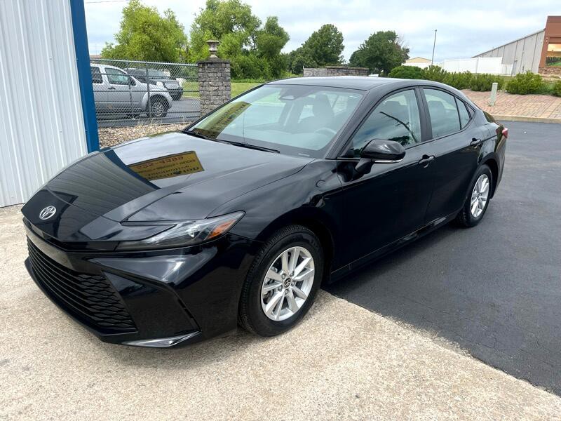 2025 Toyota Camry Image 2