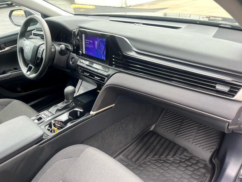 2025 Toyota Camry Image 8
