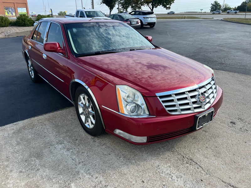 2011 Cadillac DTS Image 4
