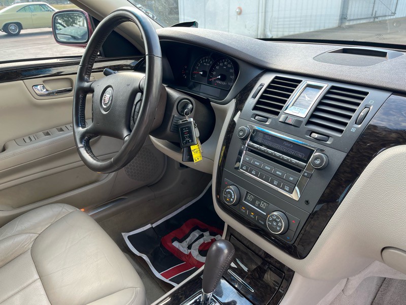 2011 Cadillac DTS Image 10