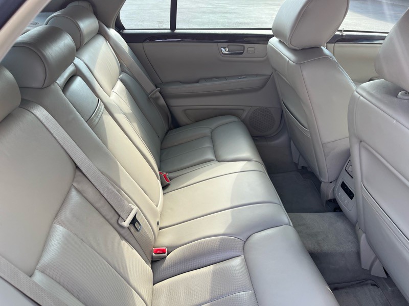 2011 Cadillac DTS Image 12