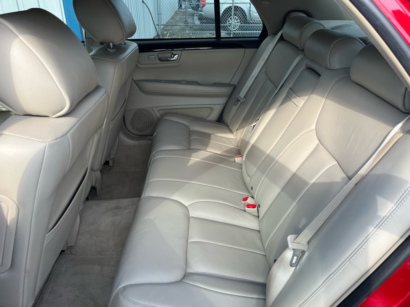 2011 Cadillac DTS Image 13