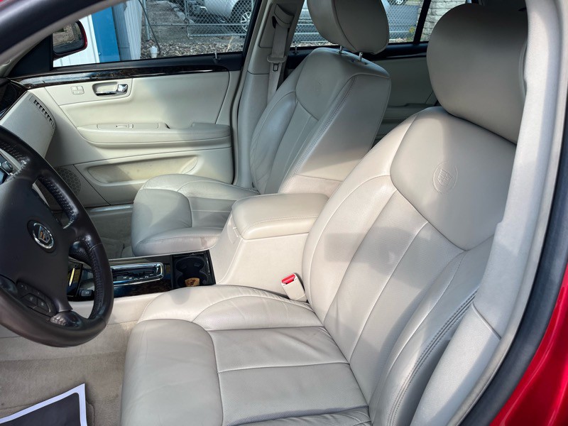 2011 Cadillac DTS Image 15