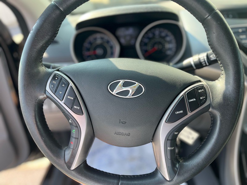 2013 Hyundai Elantra Image 15