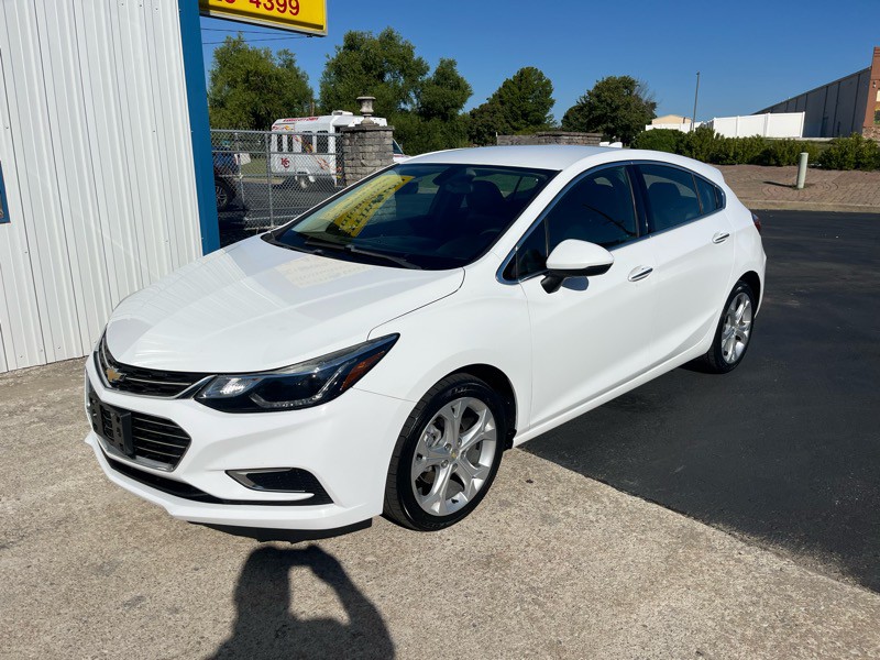 2018 Chevrolet Cruze Image 2