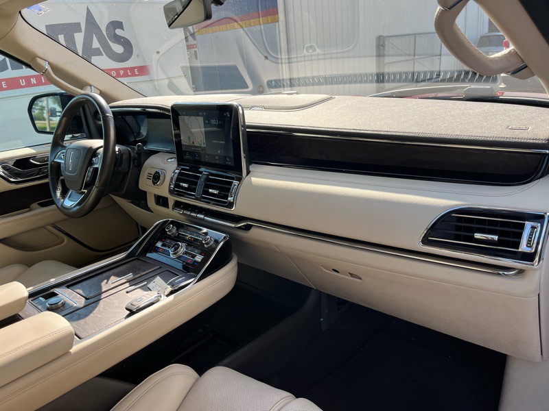 2019 Lincoln Navigator Image 8