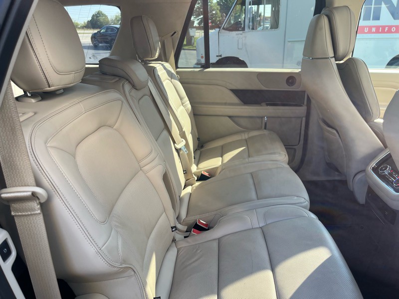 2019 Lincoln Navigator Image 12