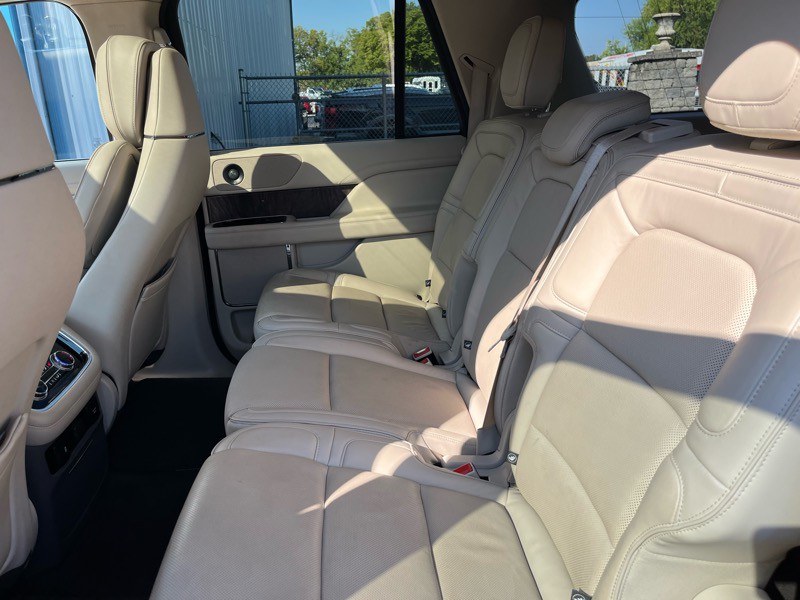 2019 Lincoln Navigator Image 14