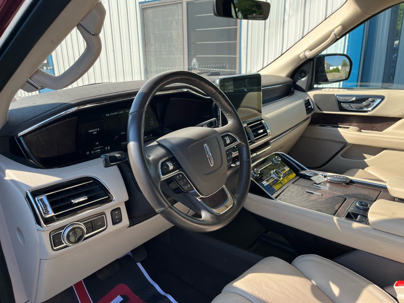 2019 Lincoln Navigator Image 16