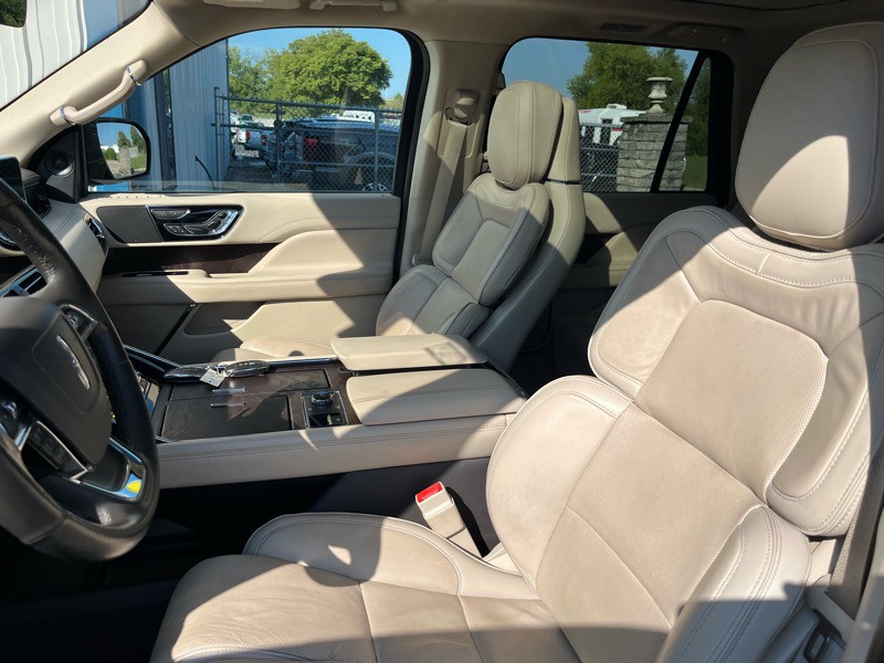 2019 Lincoln Navigator Image 17