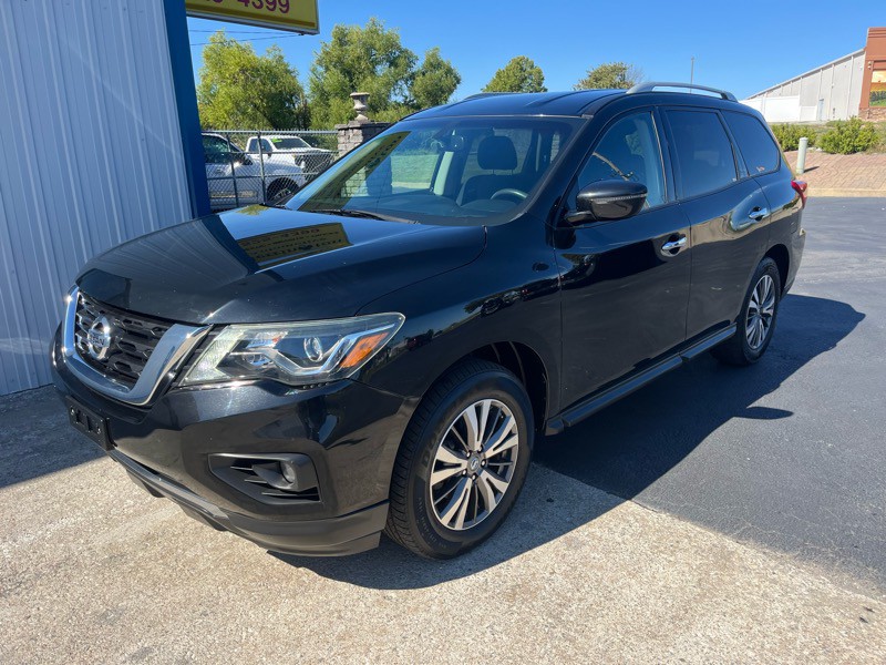 2017 Nissan Pathfinder Image 2