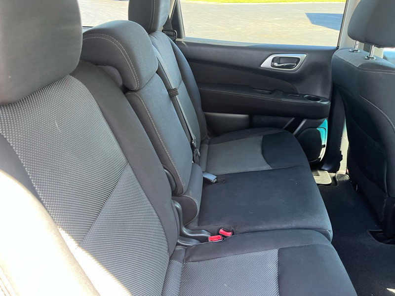2017 Nissan Pathfinder Image 12