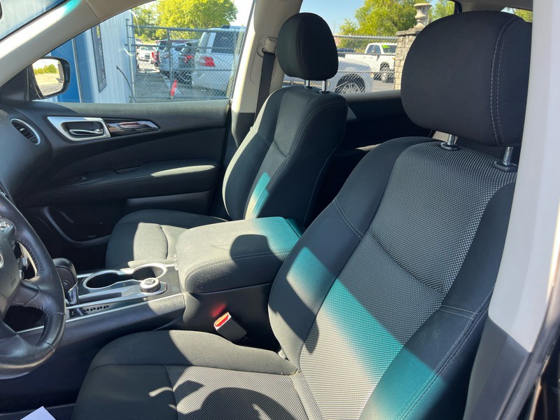 2017 Nissan Pathfinder Image 16