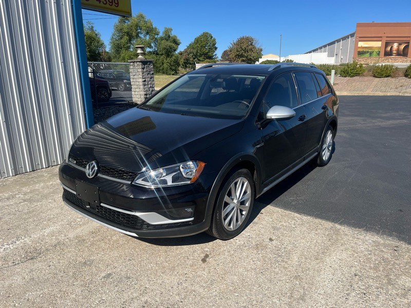 2017 Volkswagen Golf Image 2