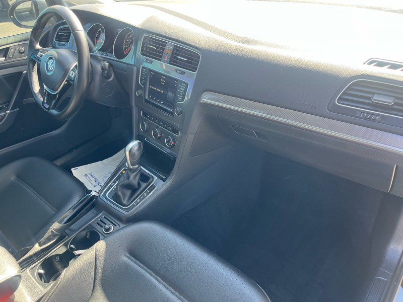 2017 Volkswagen Golf Image 9