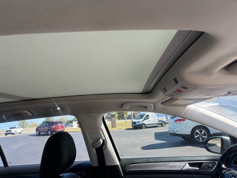 2017 Volkswagen Golf Image 12