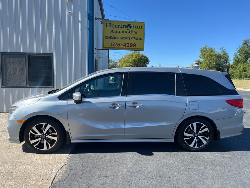 2018 Honda Odyssey Image 1
