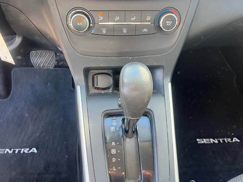 2016 Nissan Sentra Image 13