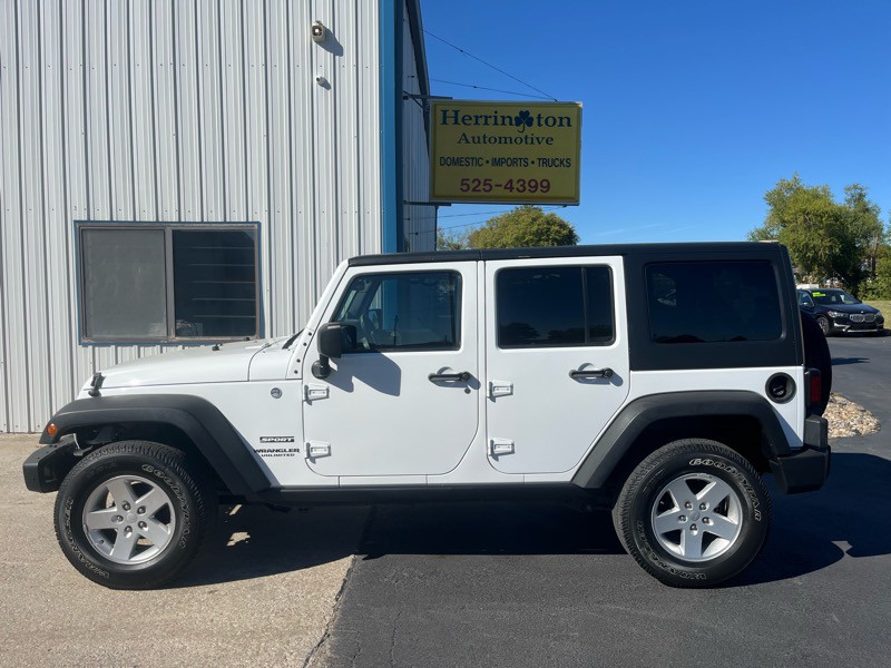 2012 Jeep Wrangler Image 1