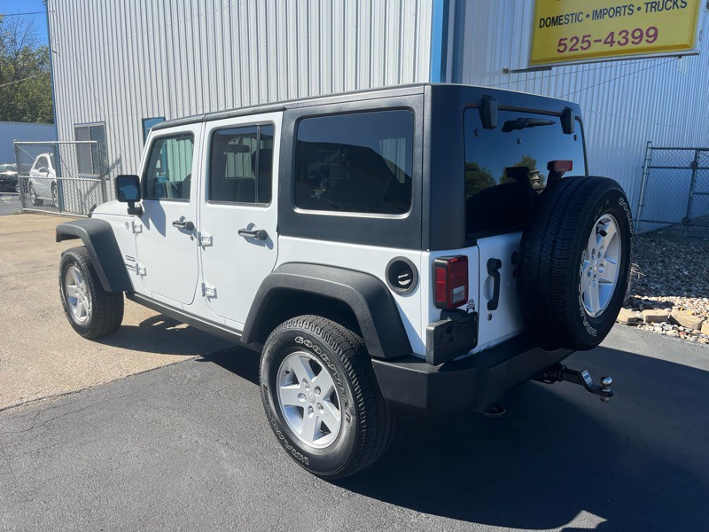 2012 Jeep Wrangler Image 7
