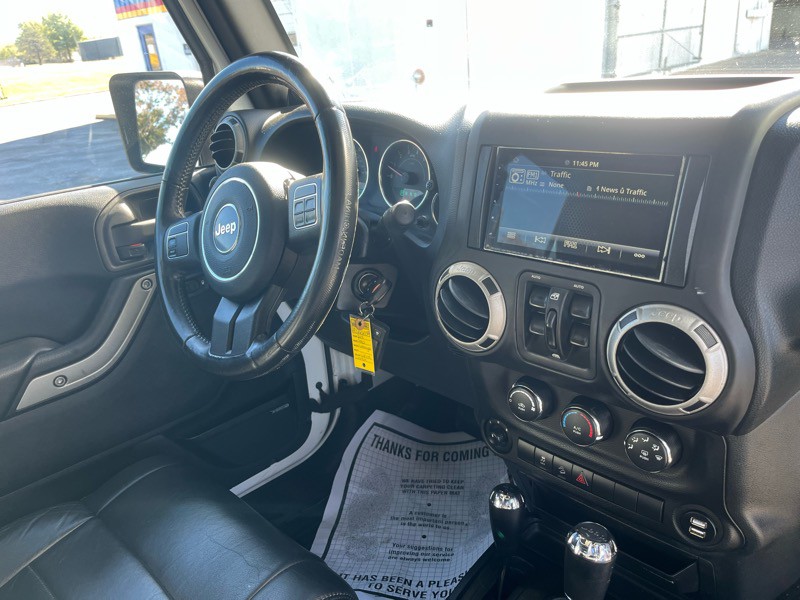 2012 Jeep Wrangler Image 11