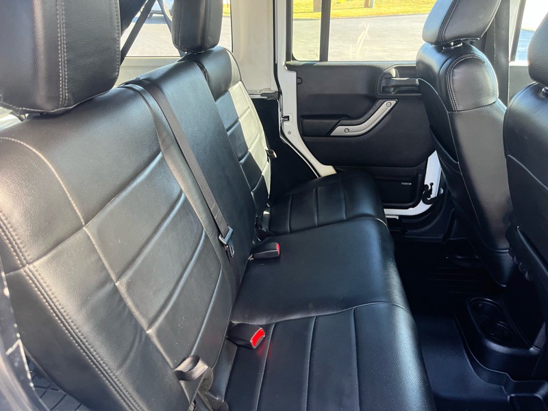 2012 Jeep Wrangler Image 12
