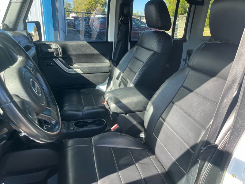 2012 Jeep Wrangler Image 15