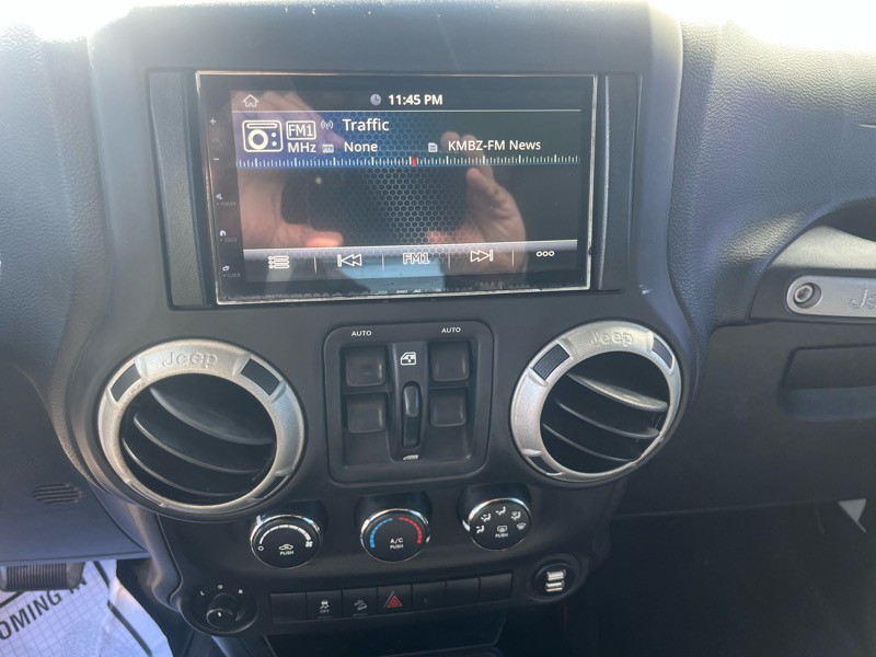 2012 Jeep Wrangler Image 16