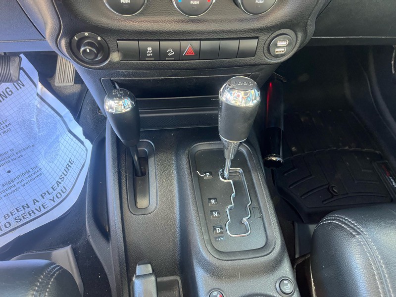 2012 Jeep Wrangler Image 17