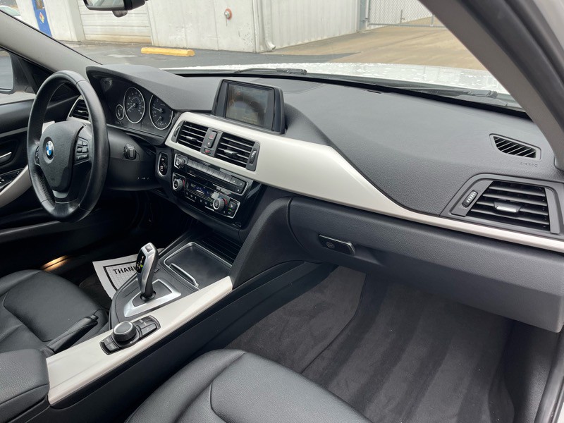 2016 BMW 3 Series Image 8
