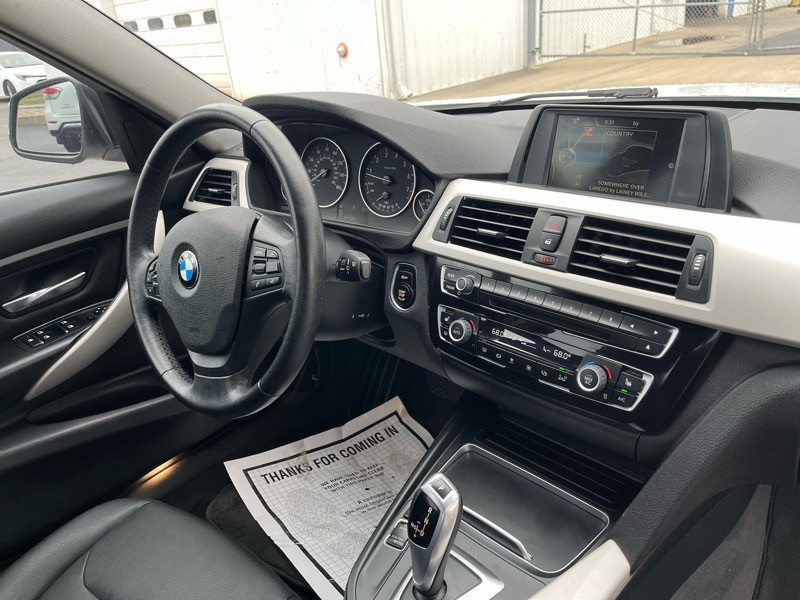 2016 BMW 3 Series Image 11